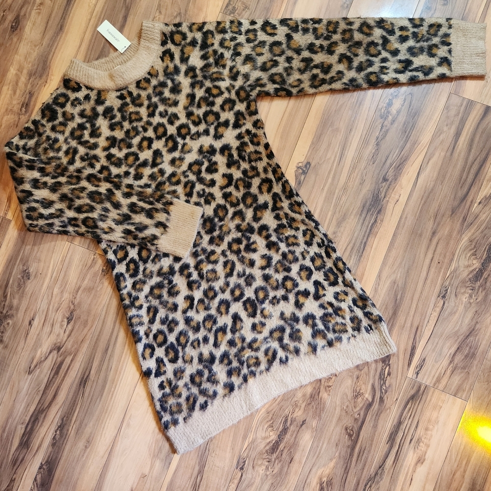Francesca's Harper Heritage Long Sleeved Leopard Sweater Dress Size L NWT